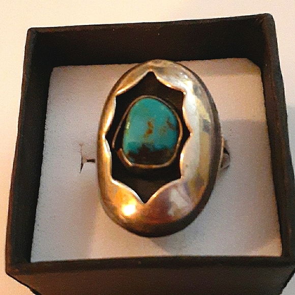 Vintage Jewelry - SOLD VTG 💙 Shadow Box Tuquoise & Sterling Ring